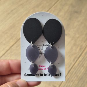Chic, modernes et élégantes : ces boucles d’oreilles au design graphique subliment votre style avec sobriété et raffinement. Parfaites pour un look tendance du bureau jusqu’au soir.