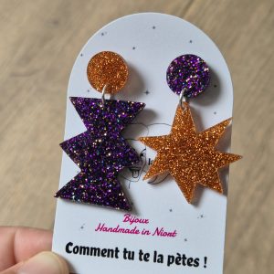 Faites sensation avec ce duo asymétrique plein de peps et de paillettes ! Originales et audacieuses, ces boucles d’oreilles colorées sont l’accessoire parfait pour affirmer votre personnalité.